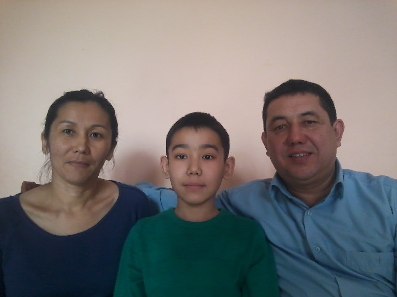 Семья Бауыржана смогла принять статус сына, хотя сделать это было непросто.