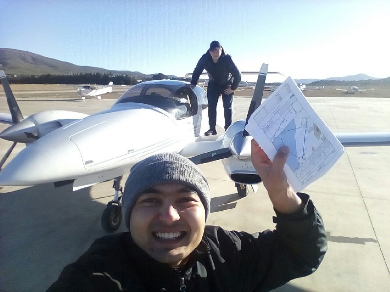 Выпускники академии на практике в Испании летали на двухмоторном самолете Diamond DA42, но Тоты Амирова не верит вот таким фотографиям.