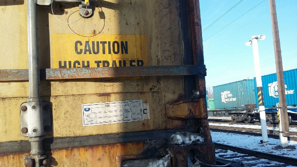 Китайские бизнесмены, опасаясь краж, в последнее время стали заваривать двери контейнеров, хотя это запрещено международными правилами перевозок.