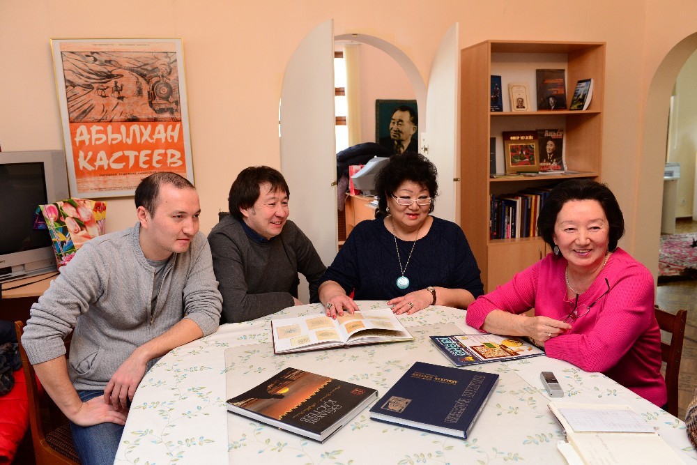 Внук Мирас Дузельхан, Жан, Гульдария и Гульназия КАСТЕЕВЫ.