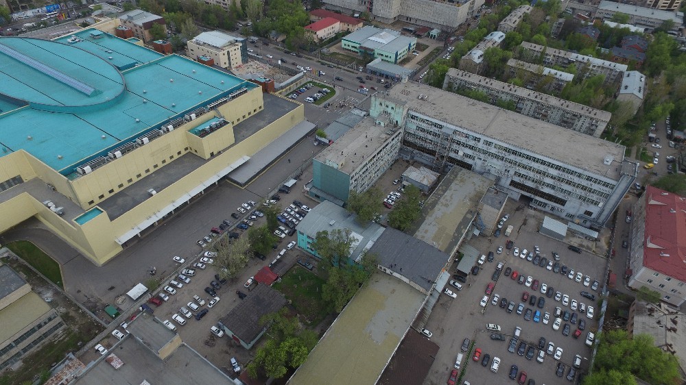 Когда-то здесь собирали торпеды. А теперь здесь офисы и магазины...