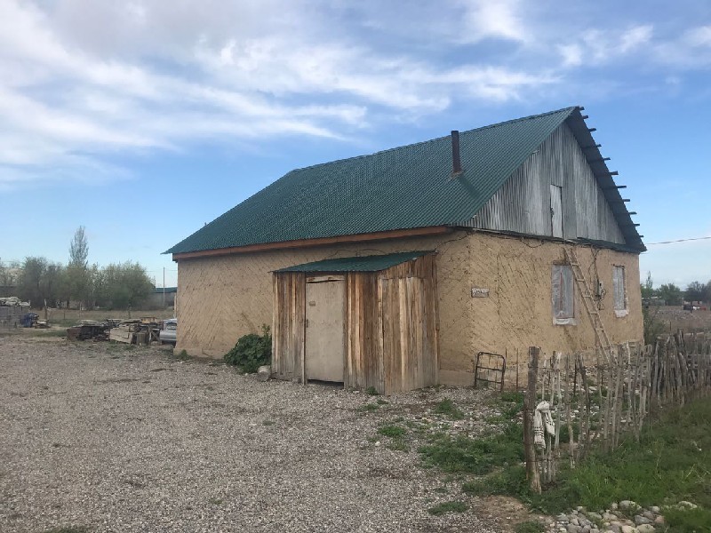 В этом заброшенном доме Самир провел трое суток в плену.