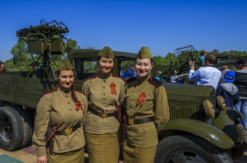 На ежегодном параде в честь 9 мая коллектив угостил солдатской кашей 8 тысяч усть-каменогорцев.