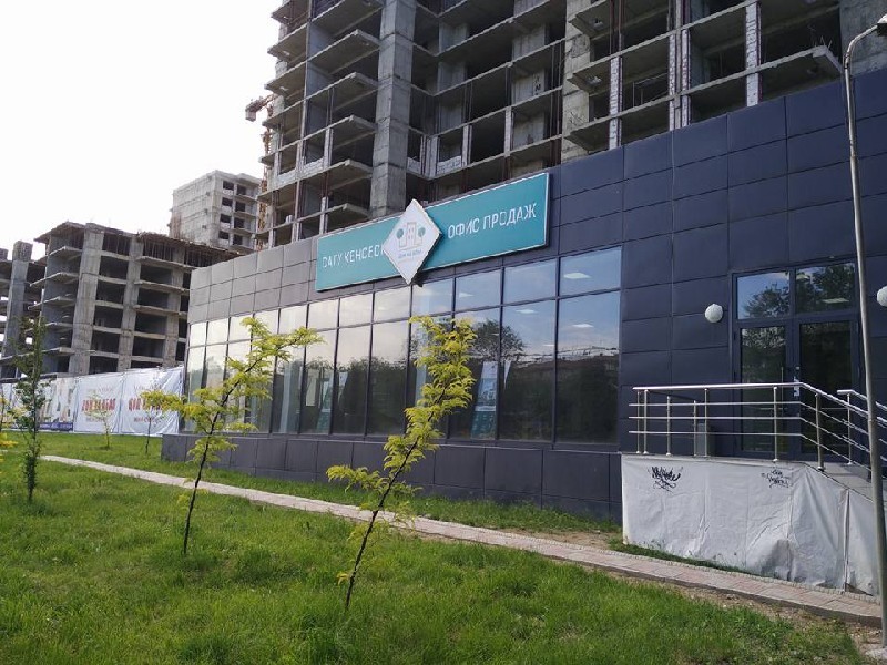 Строительство большинства алматинских жилых комплексов начинается с офиса отдела продаж, где сразу же стартует реализация еще несуществующих квартир.