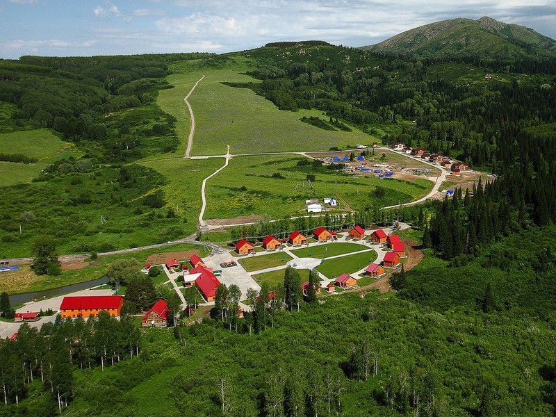 Круглогодичный курорт «Нуртау» - всего в 35 км от Усть-Каменогорска.