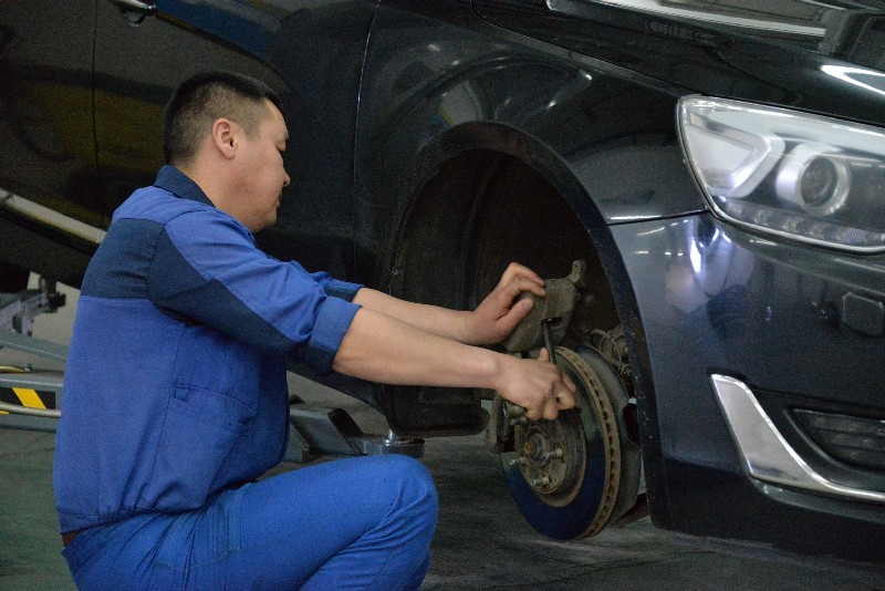 Автомобили полностью обслуживают в стенах автохозяйства.