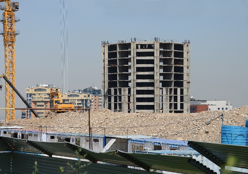 BI Group не предоставила разрешение на привлечение денег дольщиков по ЖК Central Avenue, однако и на сайте компании, и в отделах продаж клиентам предлагают недостроенное жилье.