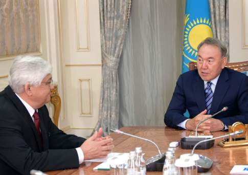 Назарбаев обсудил развитие казахстанской культуры и искусства с народным артистом Днишевым