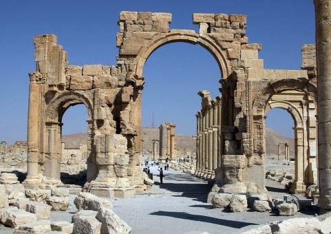 Боевики радикальной группировки "Исламское государство" взорвали Триумфальную арку в Пальмире