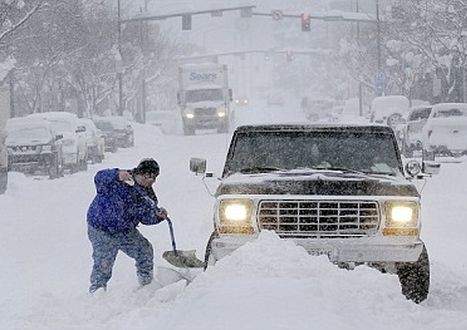 Число погибших из-за снегопадов в США превысило 40 человек