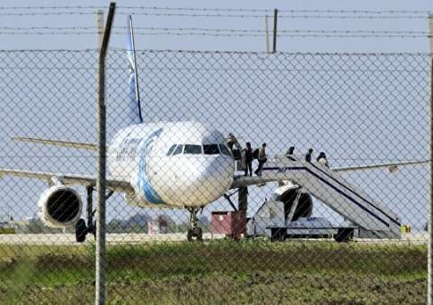 Пассажир EgyptAir: захватчик самолета был тихим