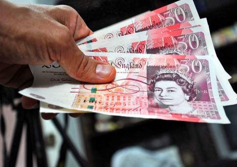 Британский фунт впервые с 1985 г упал ниже 1,35 доллара