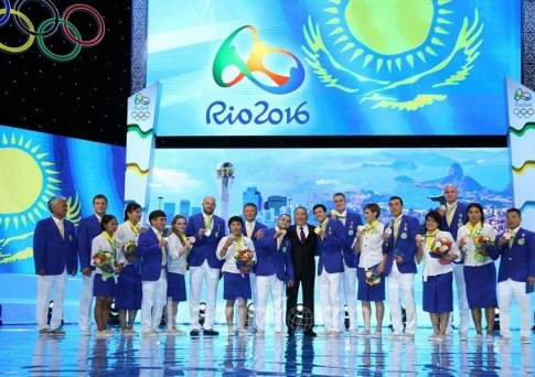 Президент Казахстана вручил чемпионам и призерам Олимпиады в Рио государственные награды