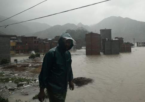 Более 1,7 млн человек пострадали от тайфуна "Мучжигэ" на юге Китая