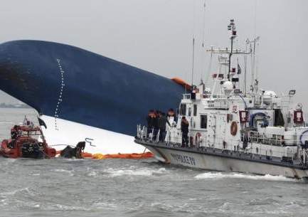 Число жертв крушения судна в Южной Корее выросло до 60 человек