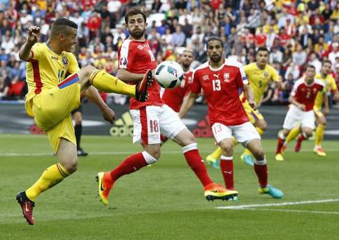 Футболисты сборной Швейцарии сыграли вничью с командой Румынии на чемпионате Европы (видео)