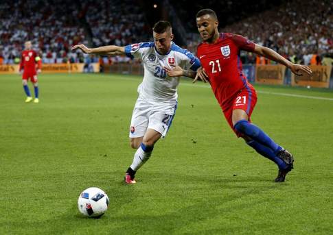Сборная Англии сыграла вничью со словаками и вышла в 1/8 финала Евро-2016