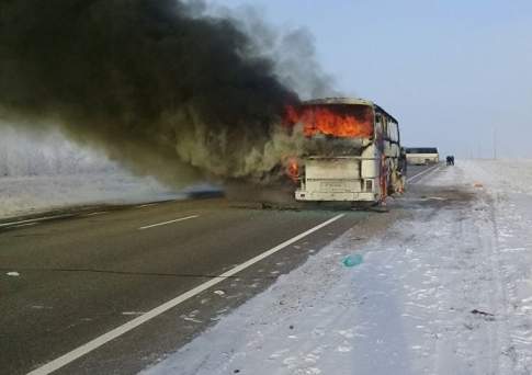 52 узбекистанца погибли из-за пожара в автобусе на автодороге Самара-Шымкент в Актюбинской области