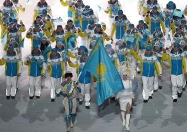 На открытии Олимпийских игр в Сочи сборная Казахстана торжественно прошла по стадиону «Фишт»