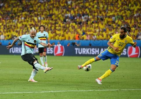 Футболисты сборной Бельгии победили команду Швеции в матче третьего тура группового этапа чемпионата Европы