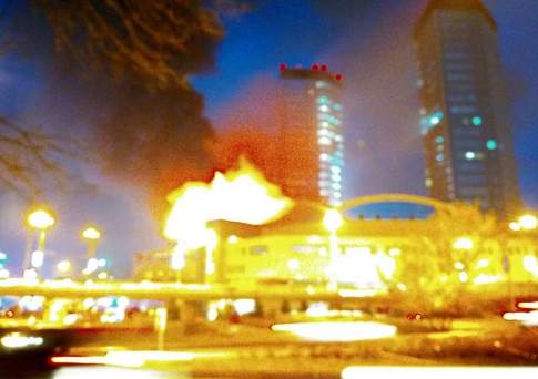 В Алматы горит здание близ комплекса «Almaty Towers»