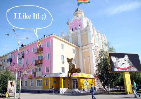 Перекрашивание расположенной в центре Костаная башни с часами в розовый цвет превратило этот символ города в интернет-мем