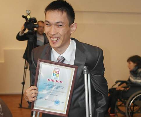 Акжан КАРИМ завоевал две награды в конкурсе среди инвалидов