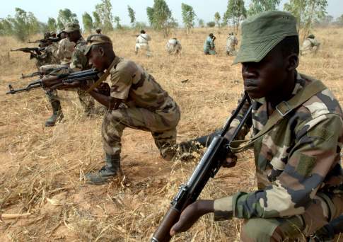 Военный суд Нигерии приговорил к смерти 54 солдат за участие в мятеже