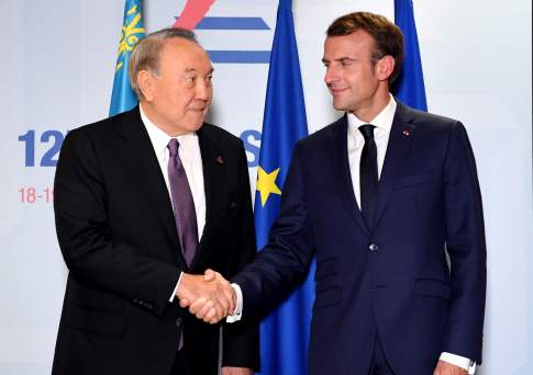 Назарбаев впервые лично обсудил с главой Франции Макроном вопросы двусторонних отношений