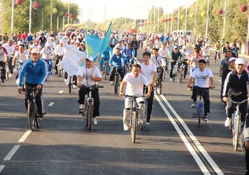 350 велосипедистов в Кызылорде отметили День спорта