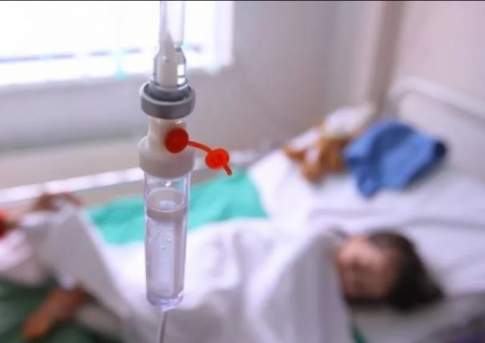 Девять школьников в ВКО попали в больницу с отравлением неизвестным газом