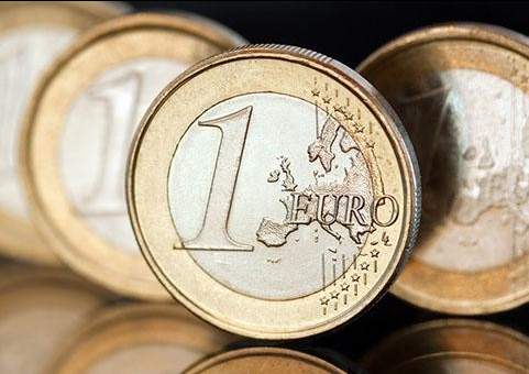 Курс евро подскочил выше 70 рублей впервые за неделю