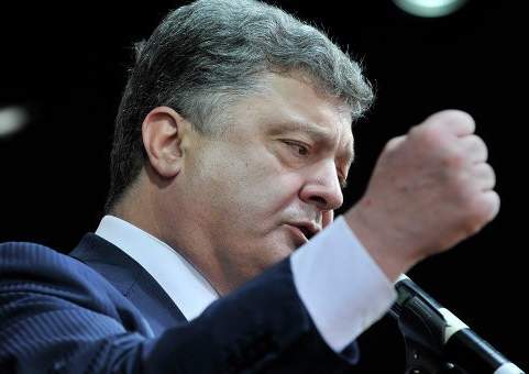 Порошенко побеждает на выборах на Украине по данным всех экзит-поллов и дает первые "президентские" обещания народу Украины