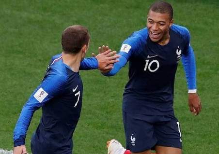 Сборная Франции одержала вторую победу и вышла в плей-офф ЧМ-2018 по футболу