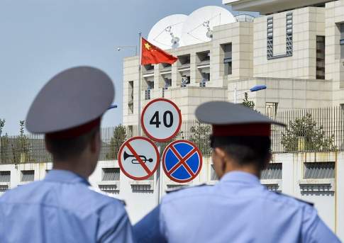В результате взрыва у посольства Китая в Бишкеке погиб один, ранены несколько человек