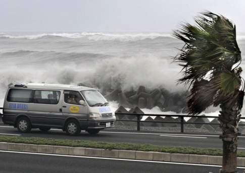 Более 380 авиарейсов отменено в Японии из-за тайфуна "Миндуль"