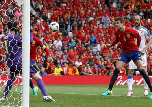 Сборная Испании вырвала победу у Чехии в первом матче на Евро-2016