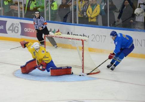 Иван СТЕПАНЕНКО, защитник сборной Казахстана по хоккею: Нам всё равно, кого побеждать