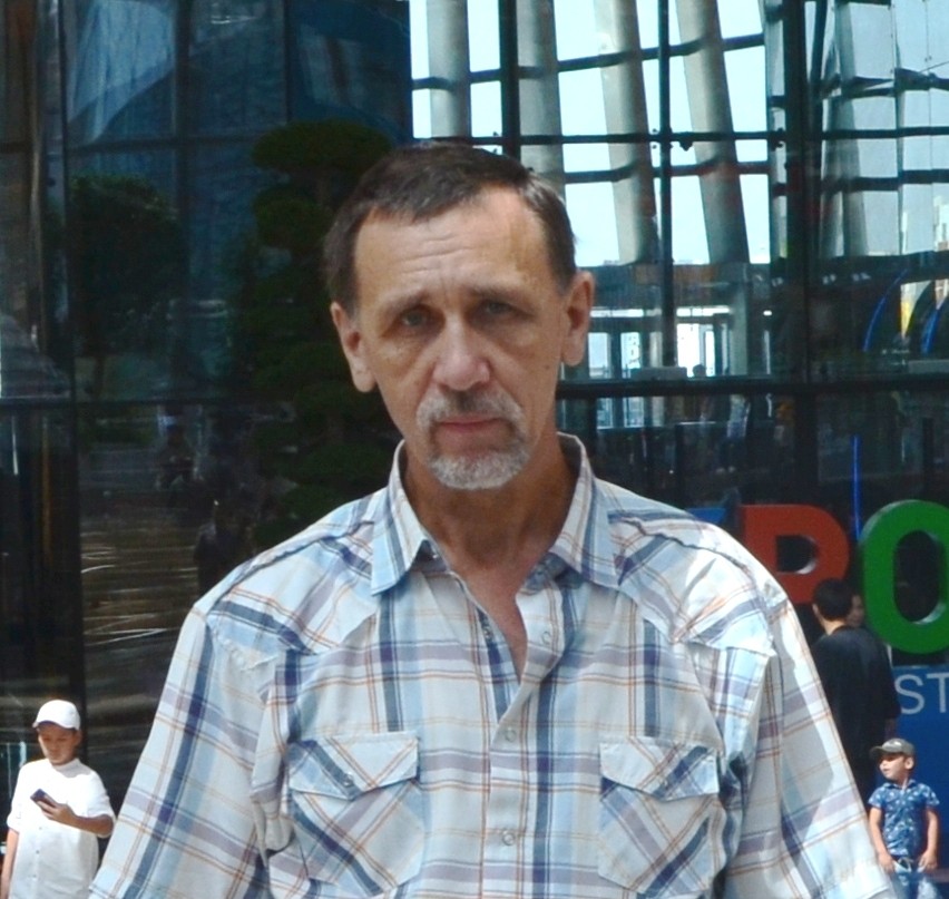 Александр Загрибельный – спецкор журнала «Современное образование», член Союза литературных переводчиков Казахстана, автор многочисленных публикаций в журналах «Простор», «Дружба народов», «Нева», «Знамя».