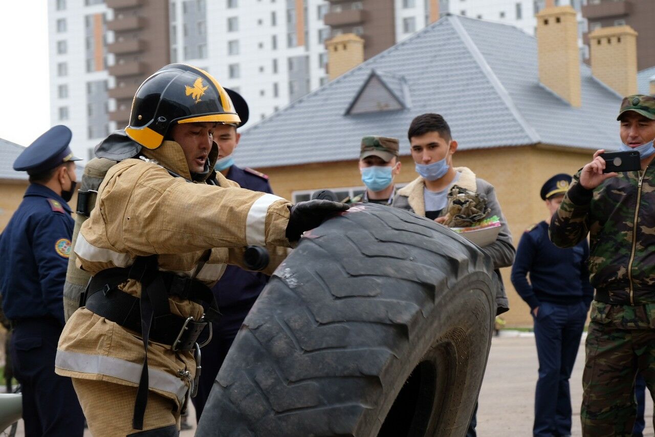 Помогать не пытаются - снимают на мобильник – Фото №7 Помогать не пытаются - снимают на мобильник – Фото №7