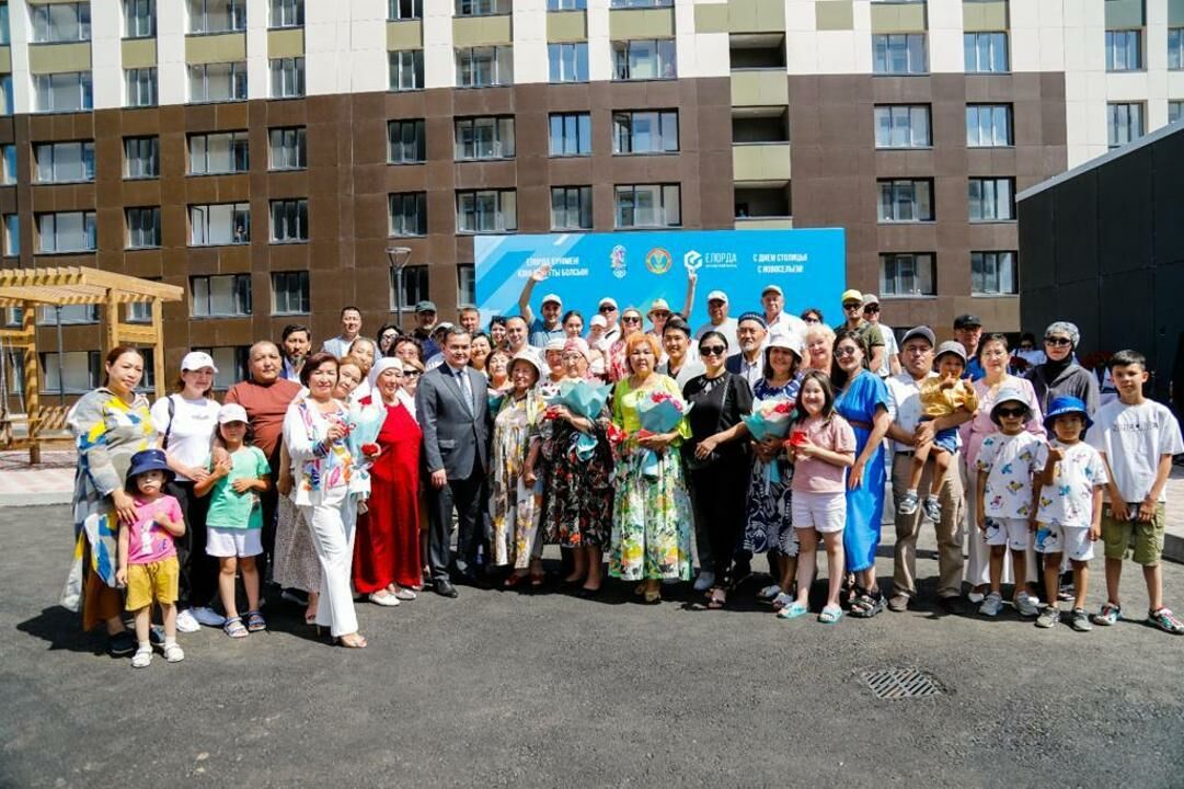 Более 330 семей-дольщиков получили ключи от квартир в Астане – Фото №7 Более 330 семей-дольщиков получили ключи от квартир в Астане – Фото №7