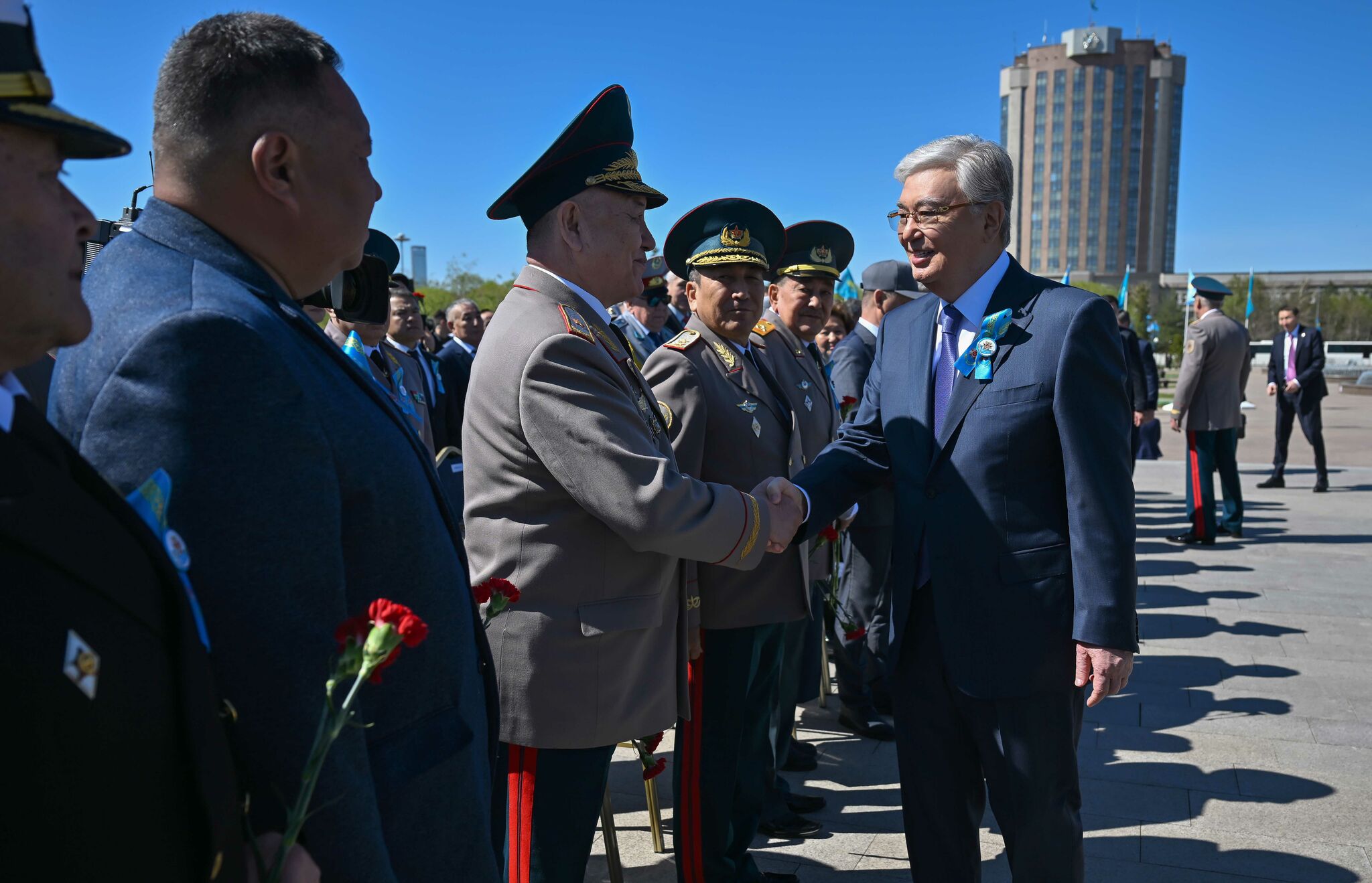 Президент возложил цветы к монументу «Отан Ана» – Фото №9 Президент возложил цветы к монументу «Отан Ана» – Фото №9