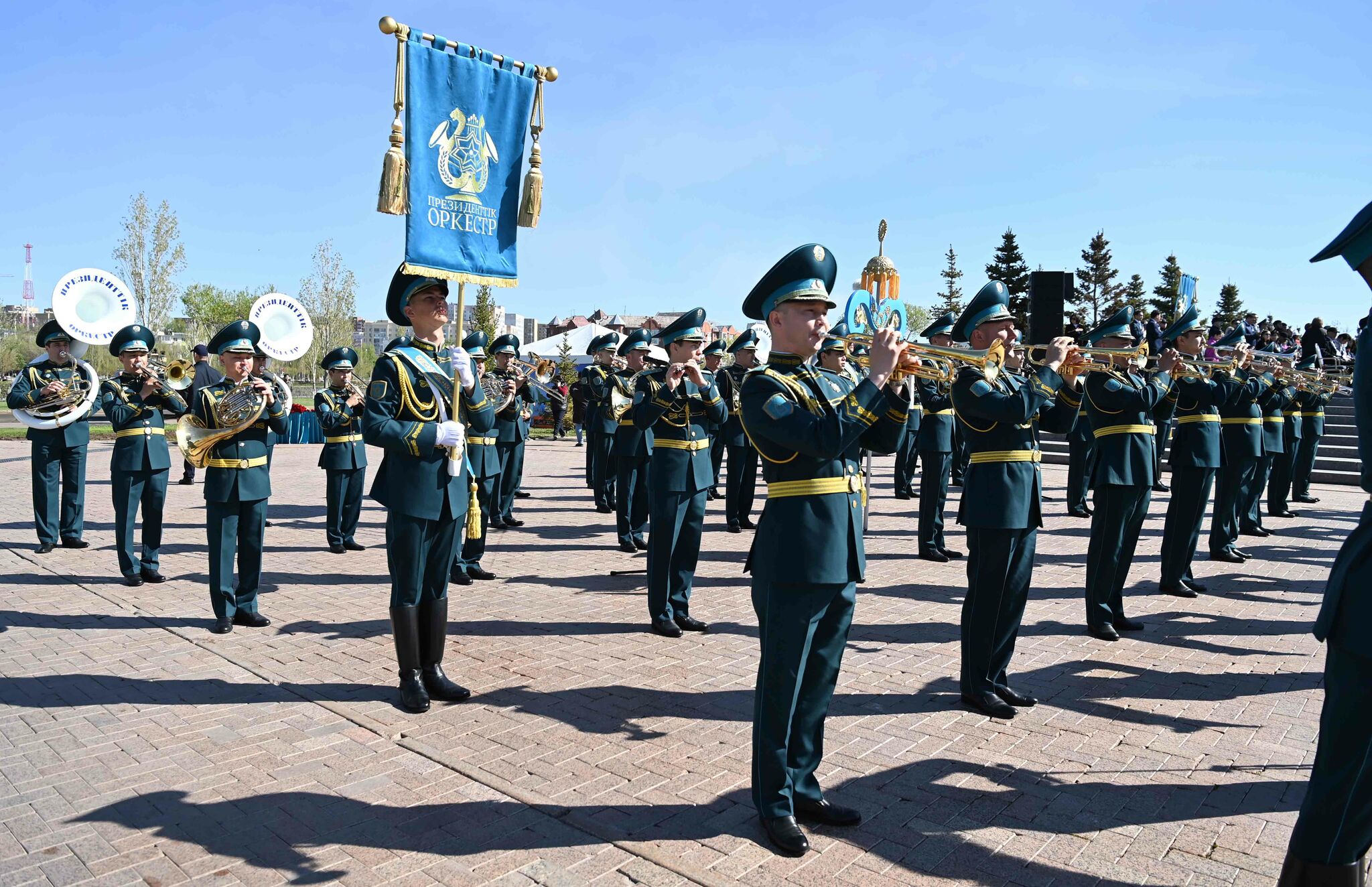 Президент возложил цветы к монументу «Отан Ана» – Фото №7 Президент возложил цветы к монументу «Отан Ана» – Фото №7