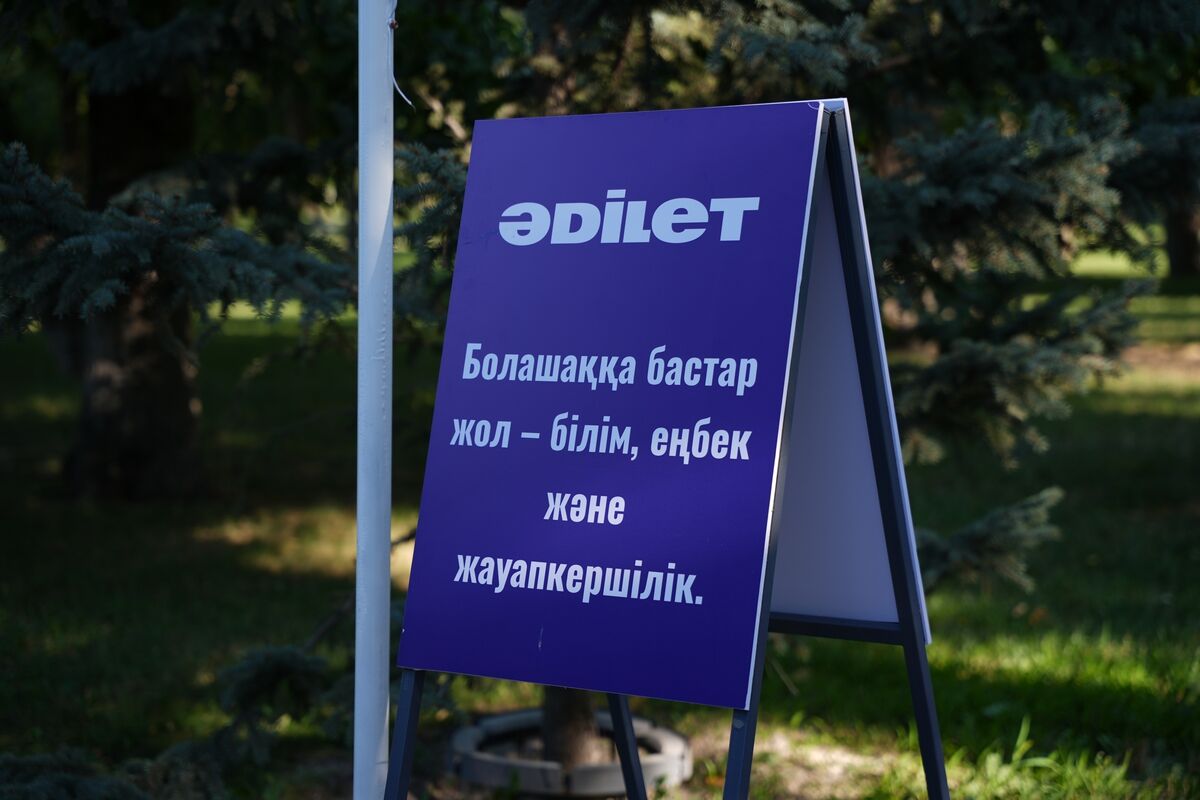 От вопросов жителей – к решениям: партия «Әділет» открыла информационные шатры в регионах Казахстана – Фото №3 От вопросов жителей – к решениям: партия «Әділет» открыла информационные шатры в регионах Казахстана – Фото №3