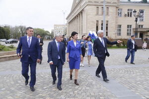Всех накормят  и оденут