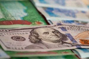 Объем утренних торгов «тенге-доллар» составил $318,5 млн по курсу Т393,5/$1 – Нацбанк