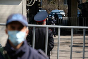 Под двойным карантином
