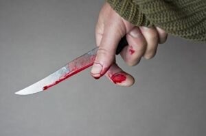 В Уральске мужчина, подозреваемый в угоне машины, порезал себе горло
