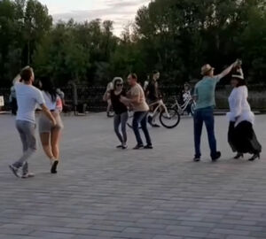 Нюх теряют