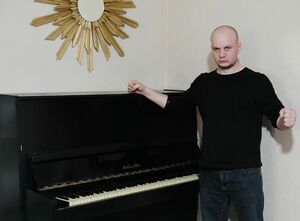 Стиснув зубы